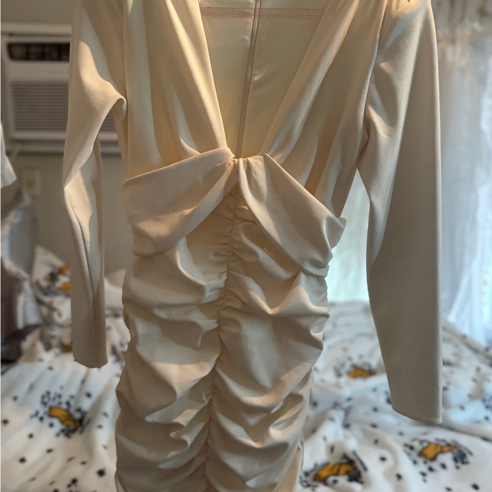 ZARA Off-white v-neck long sleeve dress